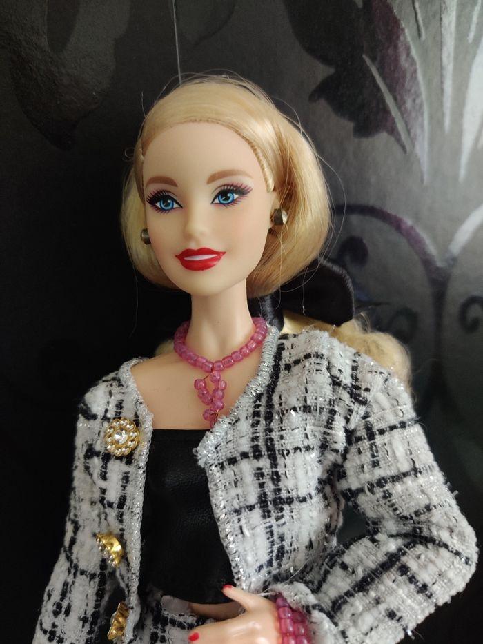 Barbie muse à la ville - photo numéro 7