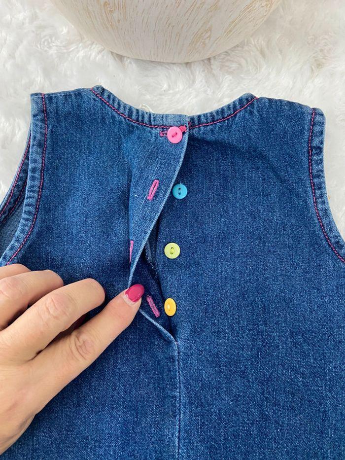 Robe en jeans avec broderie 18 mois. Tres bon etat - photo numéro 6