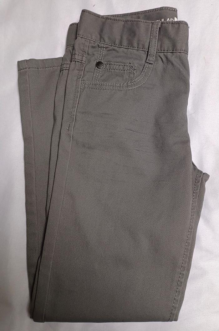 Pantalon taille 8 ans marque Kiabi - photo numéro 1