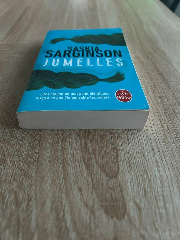 Livre jumelles de Saskia Sarginson - photo numéro 3