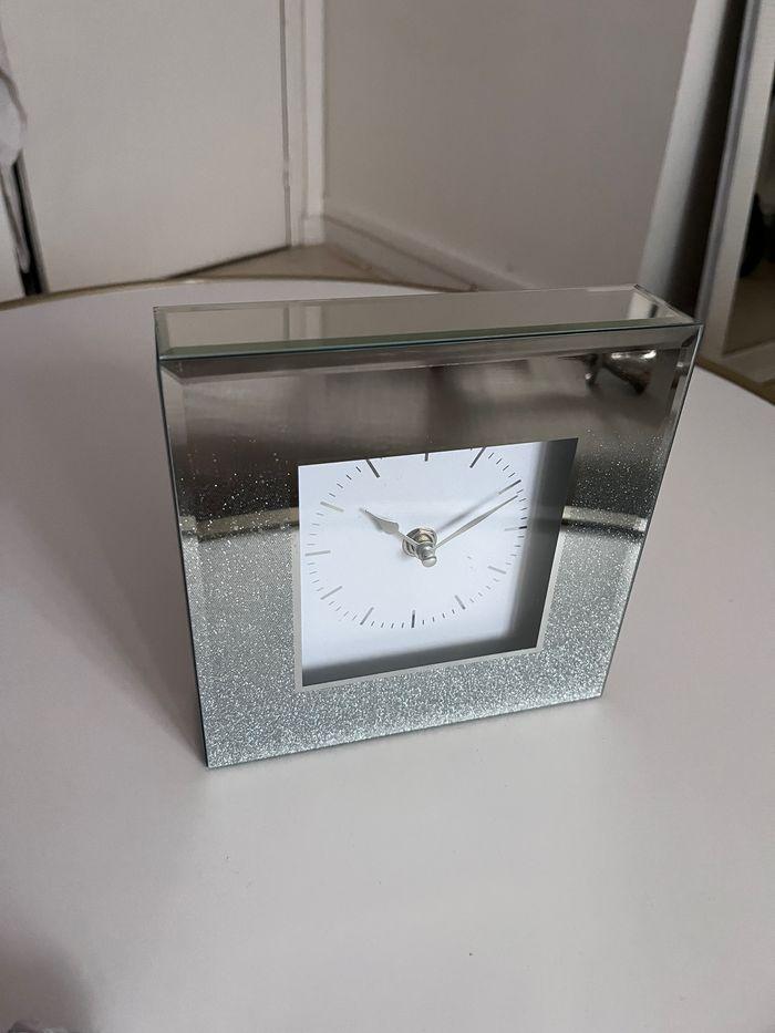 Horloge miroir - photo numéro 1