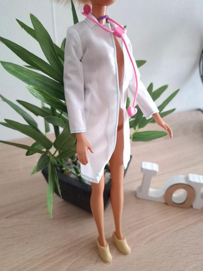 Vêtement docteur Barbie - photo numéro 2