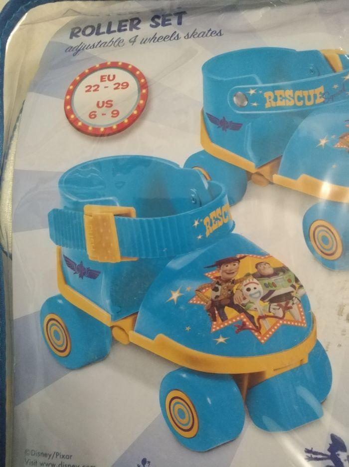 Patins roller / à roulettes ajustable du 22 au 29 et casque de protection Toy story 4 Disney - photo numéro 3