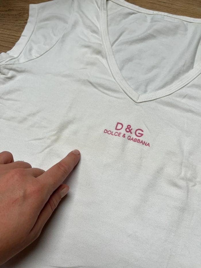 T-shirt dolce Gabanna blanc, avec écriture rose moulant, taille 36/38 - photo numéro 4