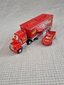 Camion mack et voiture cars flash MC queen