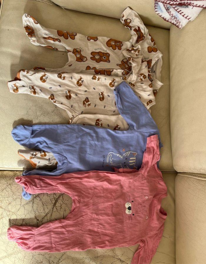 Lot de 4 Pijama 1 moi bébé fille - photo numéro 1