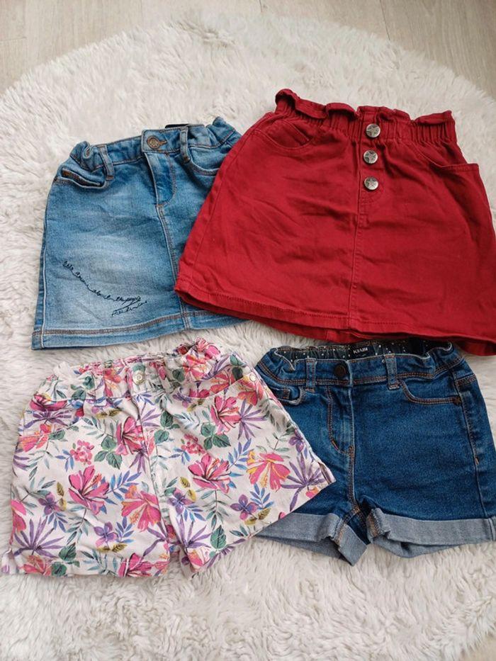 Lot de jupe et short