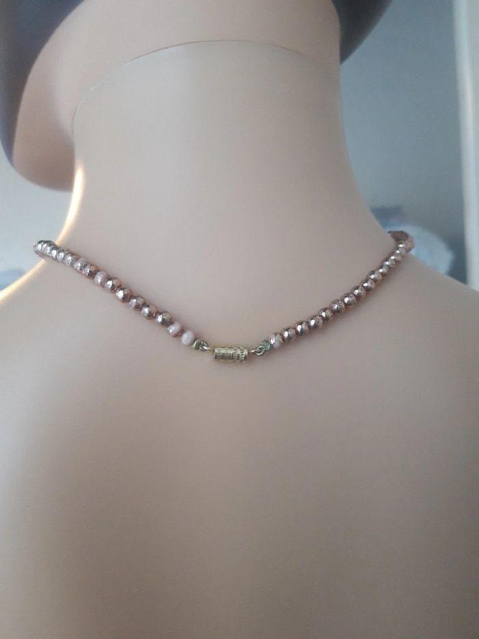 Collier Femme ras de cou avec des petites perles dans le doré rose clair - photo numéro 7