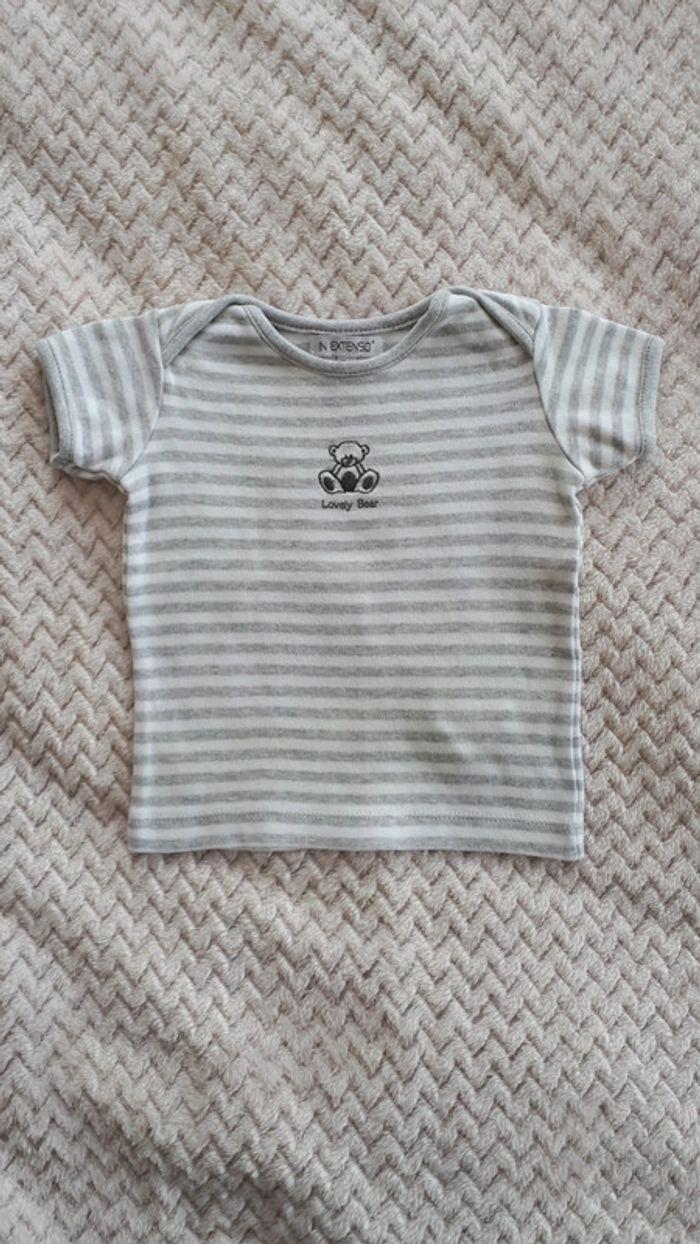 T-shirt manches courtes garçon rayures blanc et gris ourson In Extenso 9 mois comme neuf - photo numéro 1