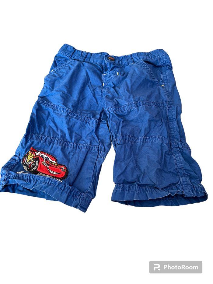 Je vend un short garçon enfant cars  3 ans