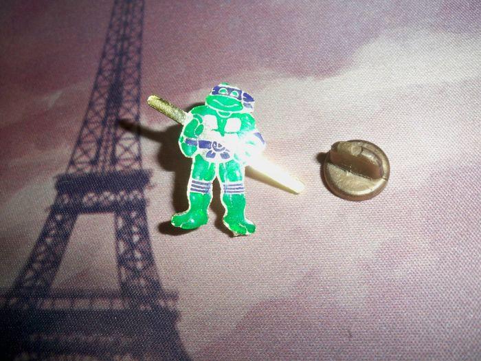 Pin's tortues ninjas plastique rare donaltelo mirage studio - photo numéro 2