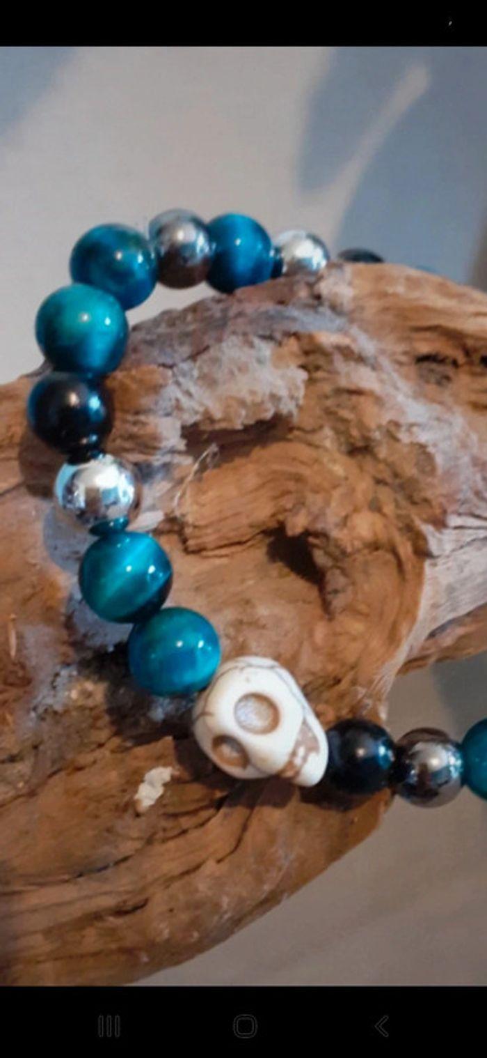 Bracelet œil de tigre bleu, hématite et crânes - photo numéro 2