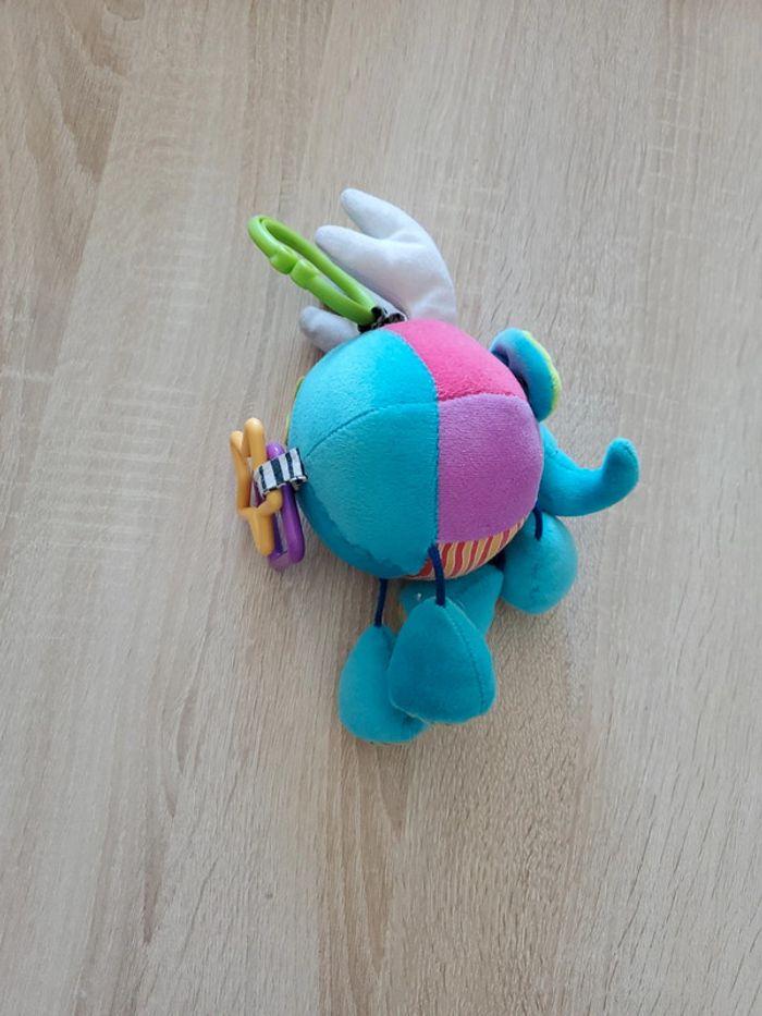 Peluche accrochable Multi-Activités éléphant Lamaze - photo numéro 2