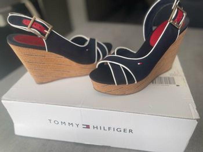 Chaussure tommy Hilfiger 39 - photo numéro 1