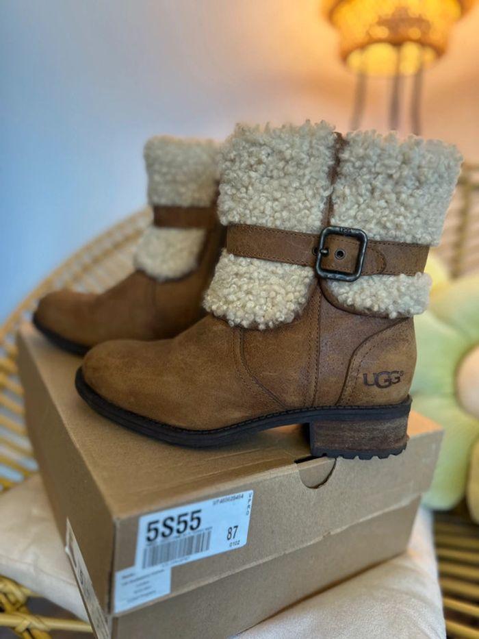 Bottes UGG Camel en fausse fourrure taille 36 - photo numéro 2