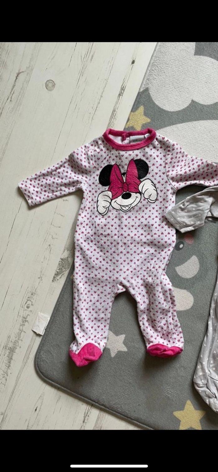 Lot 2 pyjamas minnie taille 3 mois - photo numéro 2