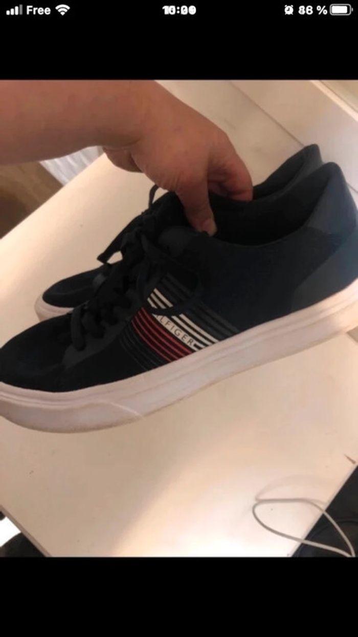 Chaussures baskets Tommy Hilfiger. Taille 4( - photo numéro 1