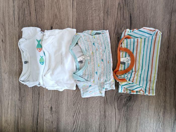 Lot de 4 body taille 6 mois