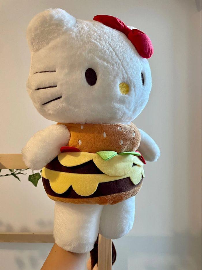 Peluche Hello Kitty déguisement Hamburger 🍔 - photo numéro 6