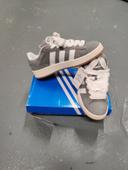 Adidas campus taille 42 prix 60 € jamais servi