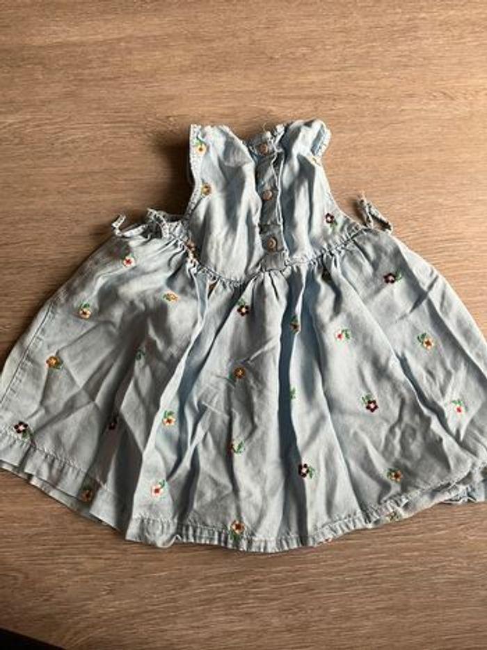 Robe en jean fluide « fleurs » Zara 18/24 mois - photo numéro 4