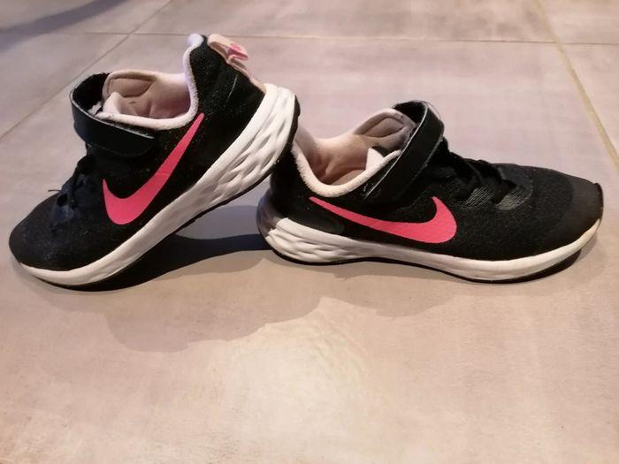 Baskets Nike fille taille 35 - photo numéro 1