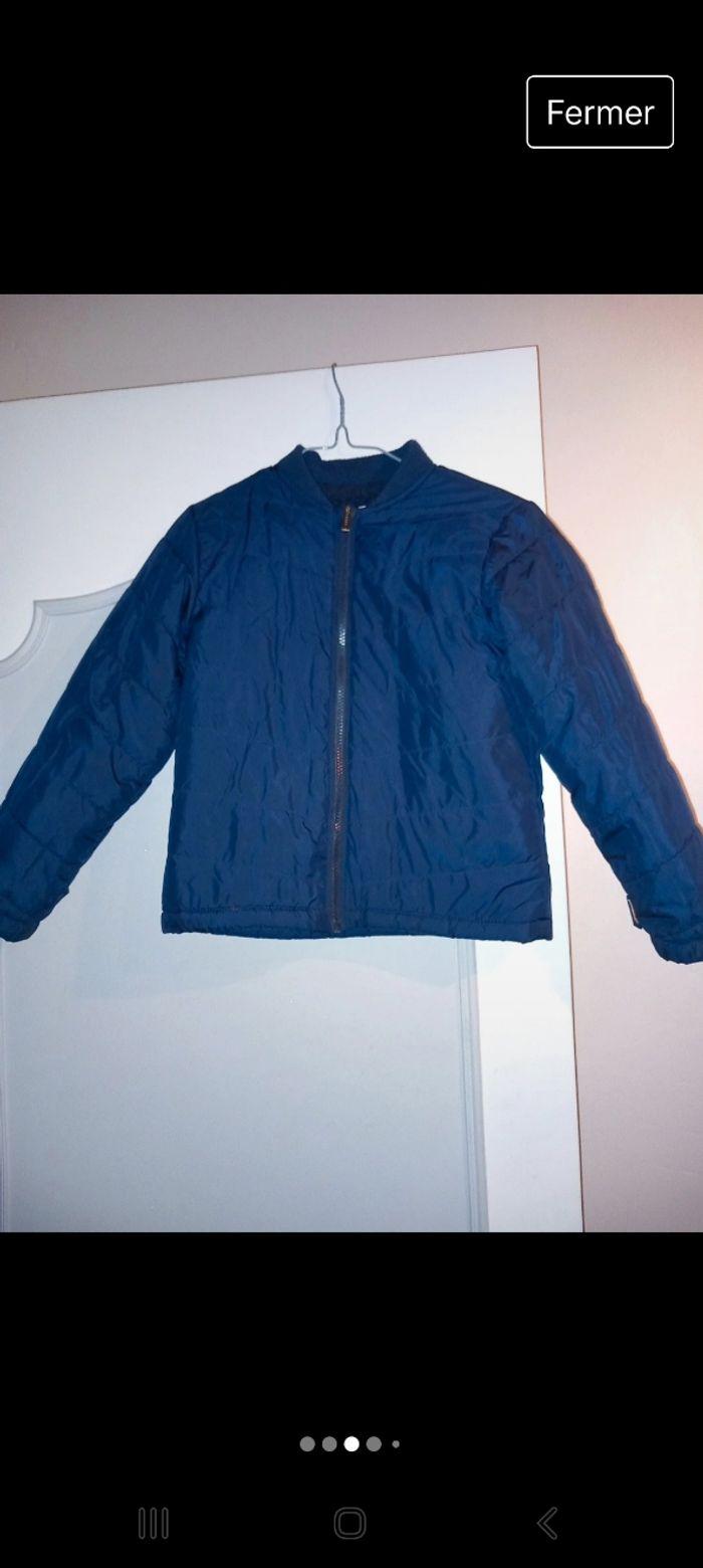 Blouson avec veste incorporé. Peux être mis séparément  taille 8 ans - photo numéro 3