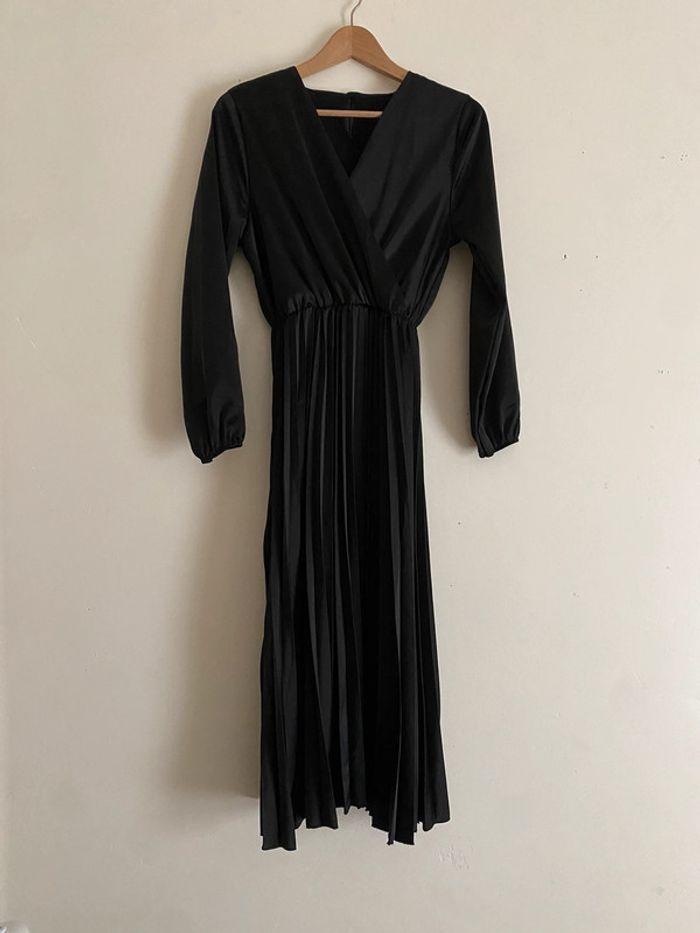 Robe longue noir satinée - photo numéro 3