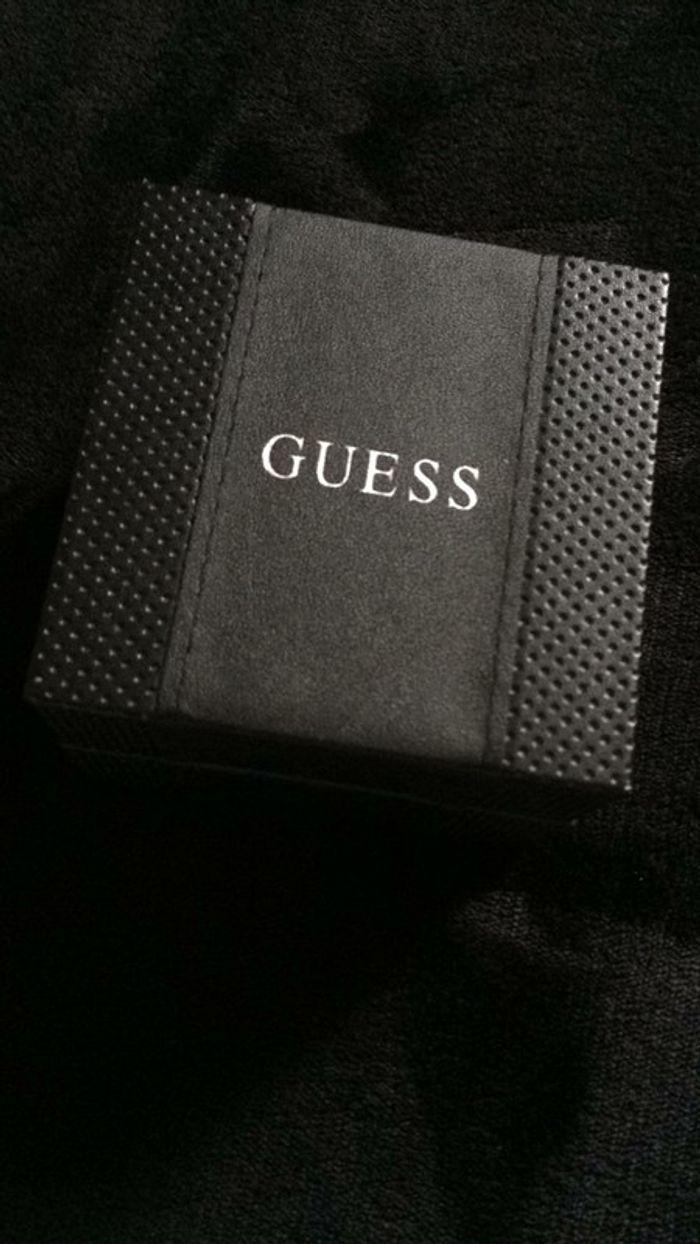 Montre guess - photo numéro 4