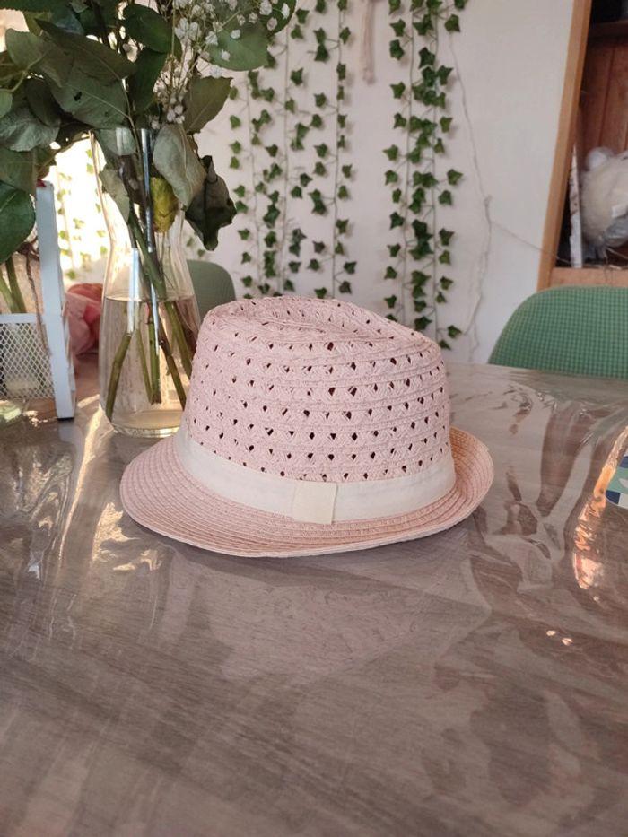 Chapeau rose clair et blanc - photo numéro 1