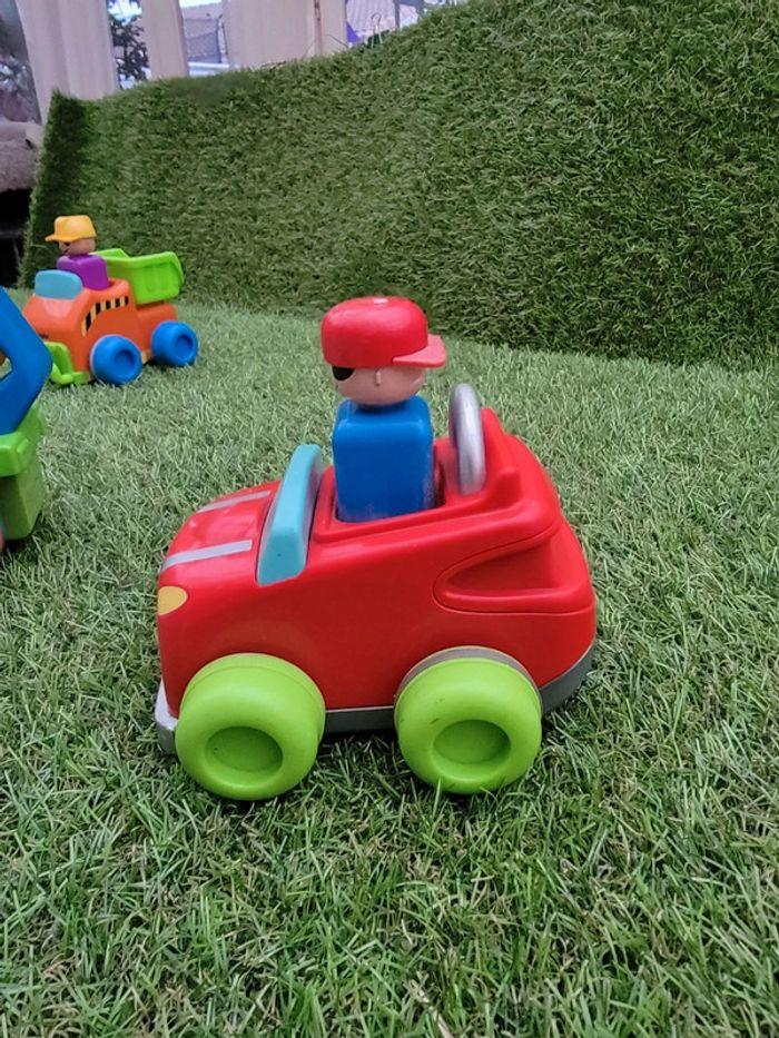 2 voiture push'n go de Tomy. - photo numéro 3