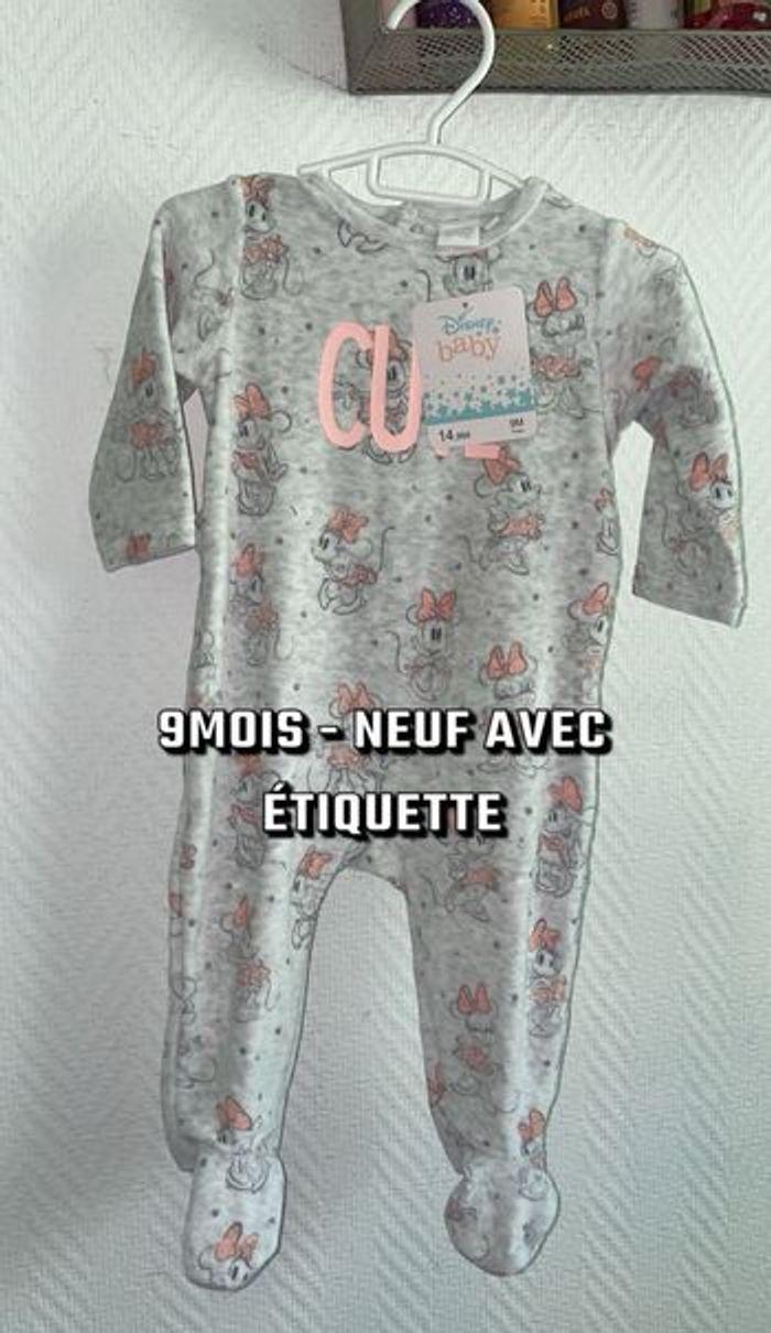 Pyjama bébé fille  neuf étiquette gris rose 9mois Minnie  Disney Disneyland