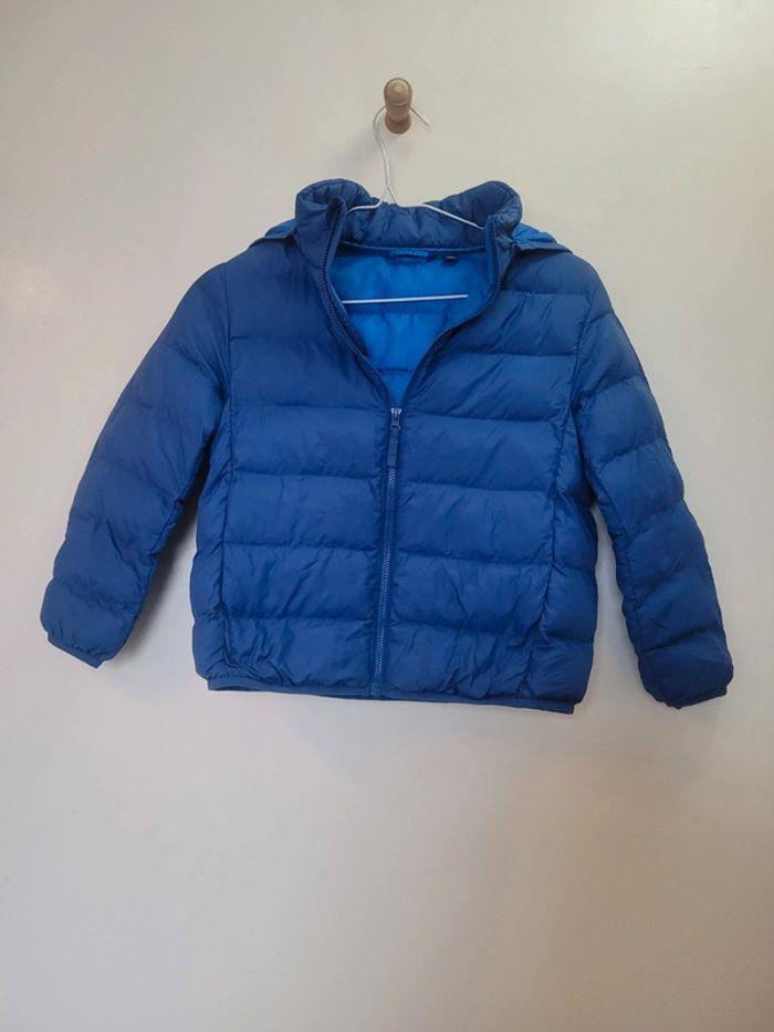 Doudoune enfant 5-6 ans Uniqlo bleue - photo numéro 1