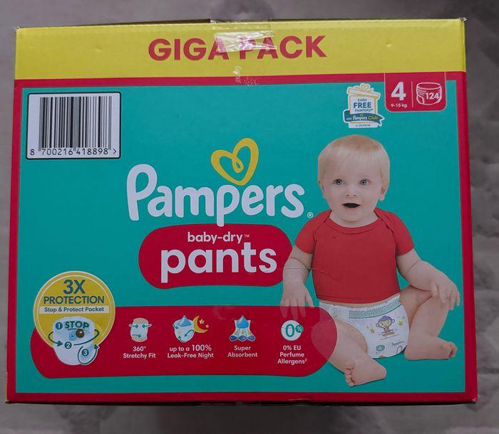 1 paquet de couches Pampers taille 4