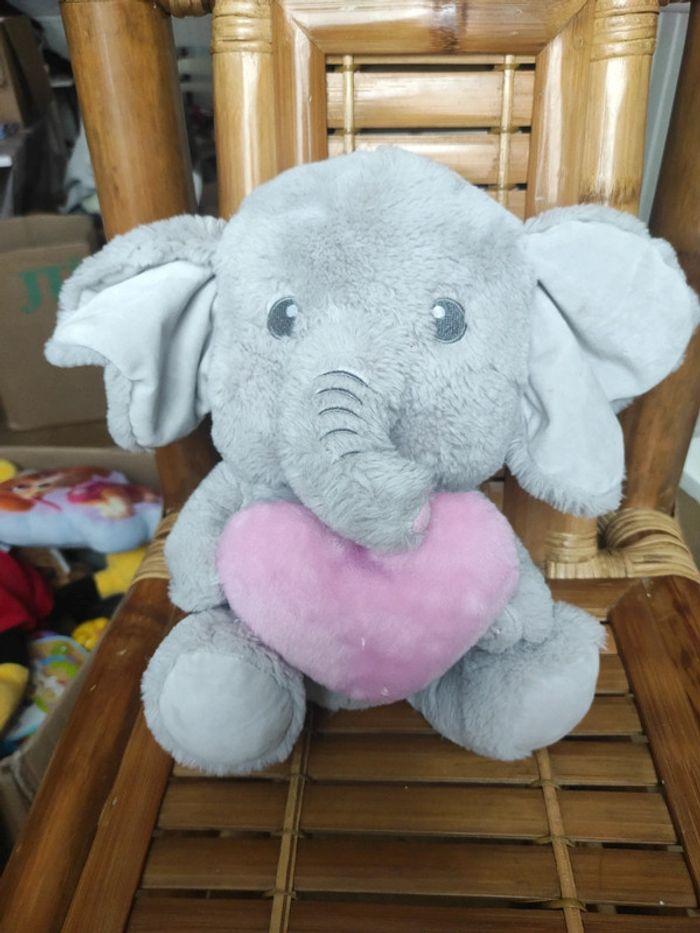 Très belle peluche éléphant - photo numéro 4