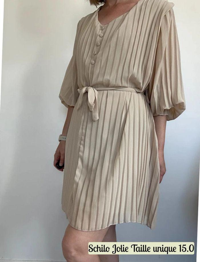 Robe plissée beige Schilo Jolie – Élégante intemporelle, t. unique (36-42), neuve avec étiquette 💖 - photo numéro 5