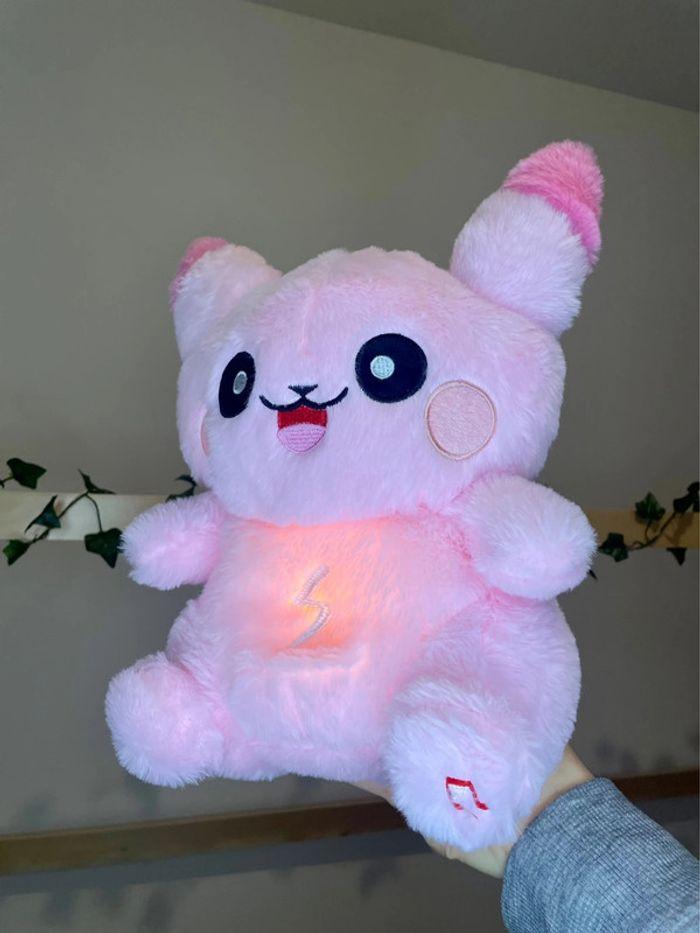 Peluche lumineuse Pokémon Pikachu qui respire - photo numéro 3