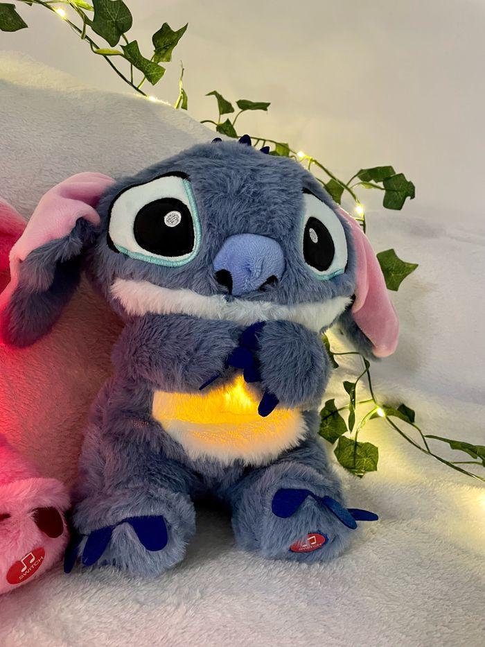 Peluche lumineuse Disney Stitch qui respire - photo numéro 5