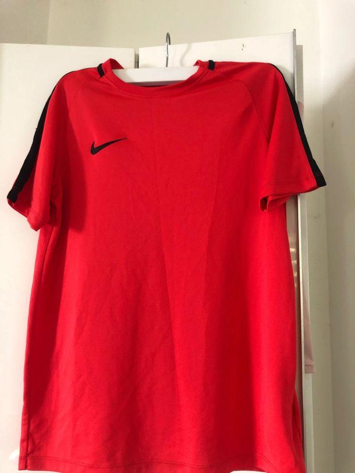 Maillot/ t shirt Nike . L enfant . 11/ 13 ans - photo numéro 2