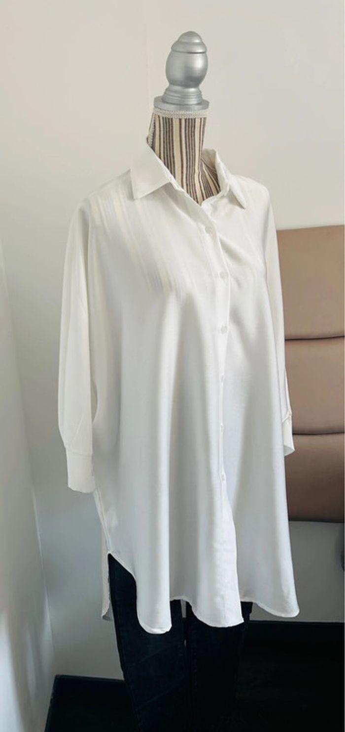 Chemise longue blanche satinée - photo numéro 1