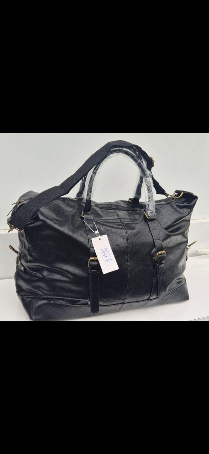 Neuf avec ticket,  grand sac de voyage en cuir pu lisse très bonne qualité moderne - photo numéro 8