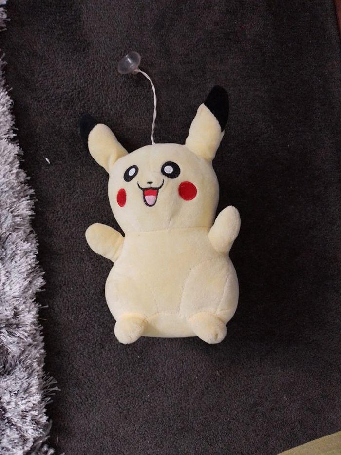 Peluche Pikachu