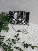 Pochette soirée brillant sequins noir argent atmosphère