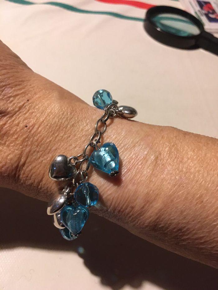 Bracelet pierres bleues et cœurs argentés très bon état - photo numéro 1