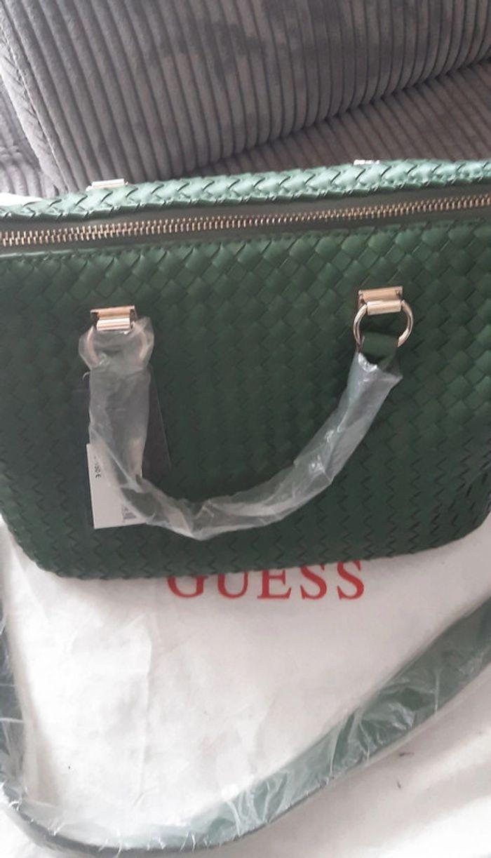 Magnifique sac guess - photo numéro 2