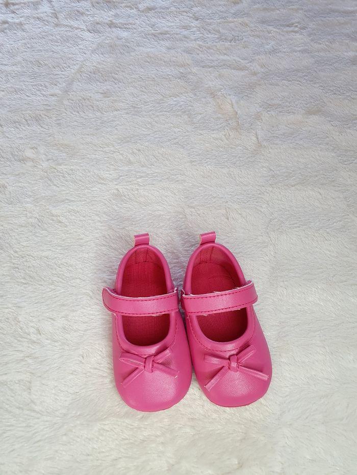 Chaussures bébé- Ballerines 
1-6 mois 
NEUVES SANS ÉTIQUETTE 🏷 - photo numéro 1