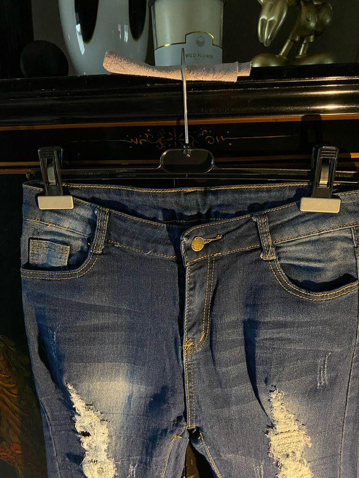 Jeans troué - photo numéro 4