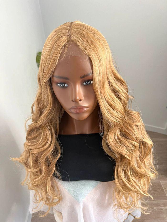 Sublime perruque blonde bouclée lace front - photo numéro 7