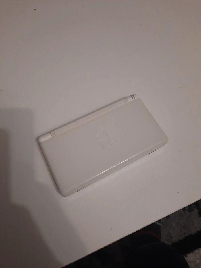 Nintendo ds lite - photo numéro 2