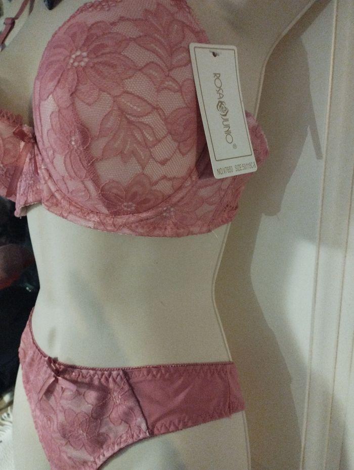 Ensemble de lingerie neuf 100C avec armatures et léger rembourrage et string en 44 - photo numéro 4